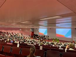 NRW Science Minister Ina Brandes visits the 50th anniversary celebration in the lecture hall
